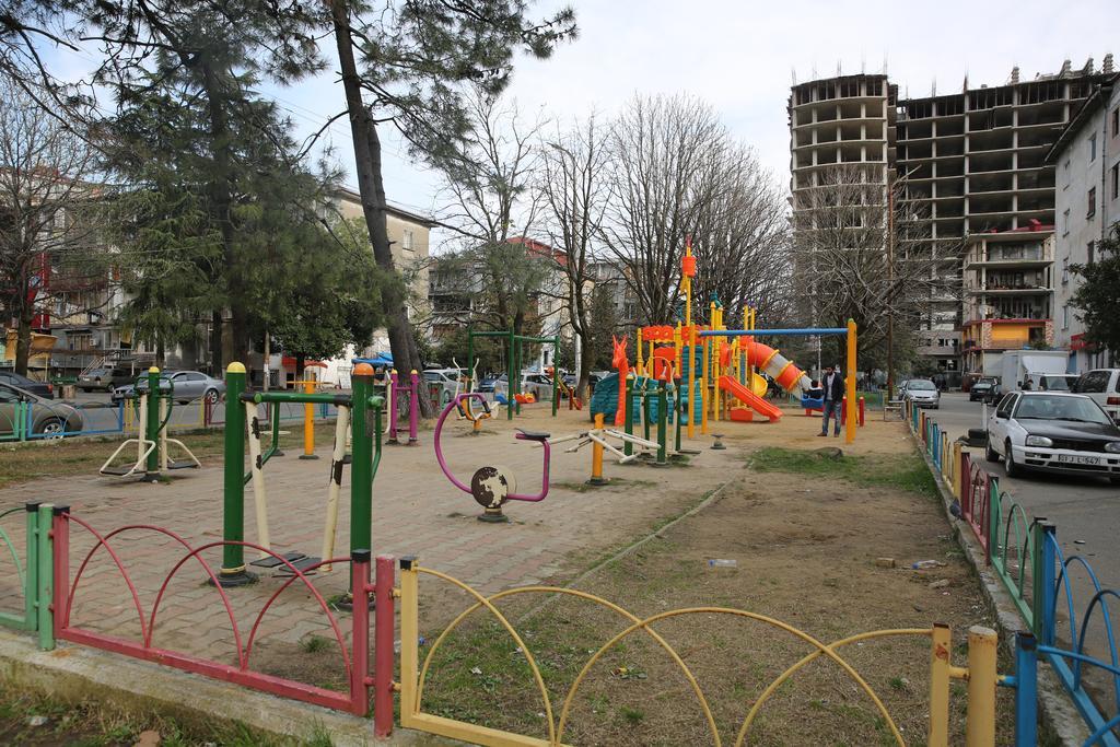 Tamuna Apartment Батуми Екстериор снимка